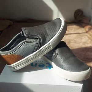 OshKosh B'gosh Deck Gray and Tan Boys Size 8 Slip-On Shoes